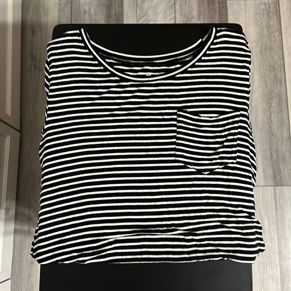 Hollister. XS. Short sleeve tee.